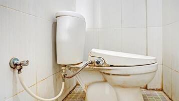 Standard Double Room | Bathroom | Shower, towels