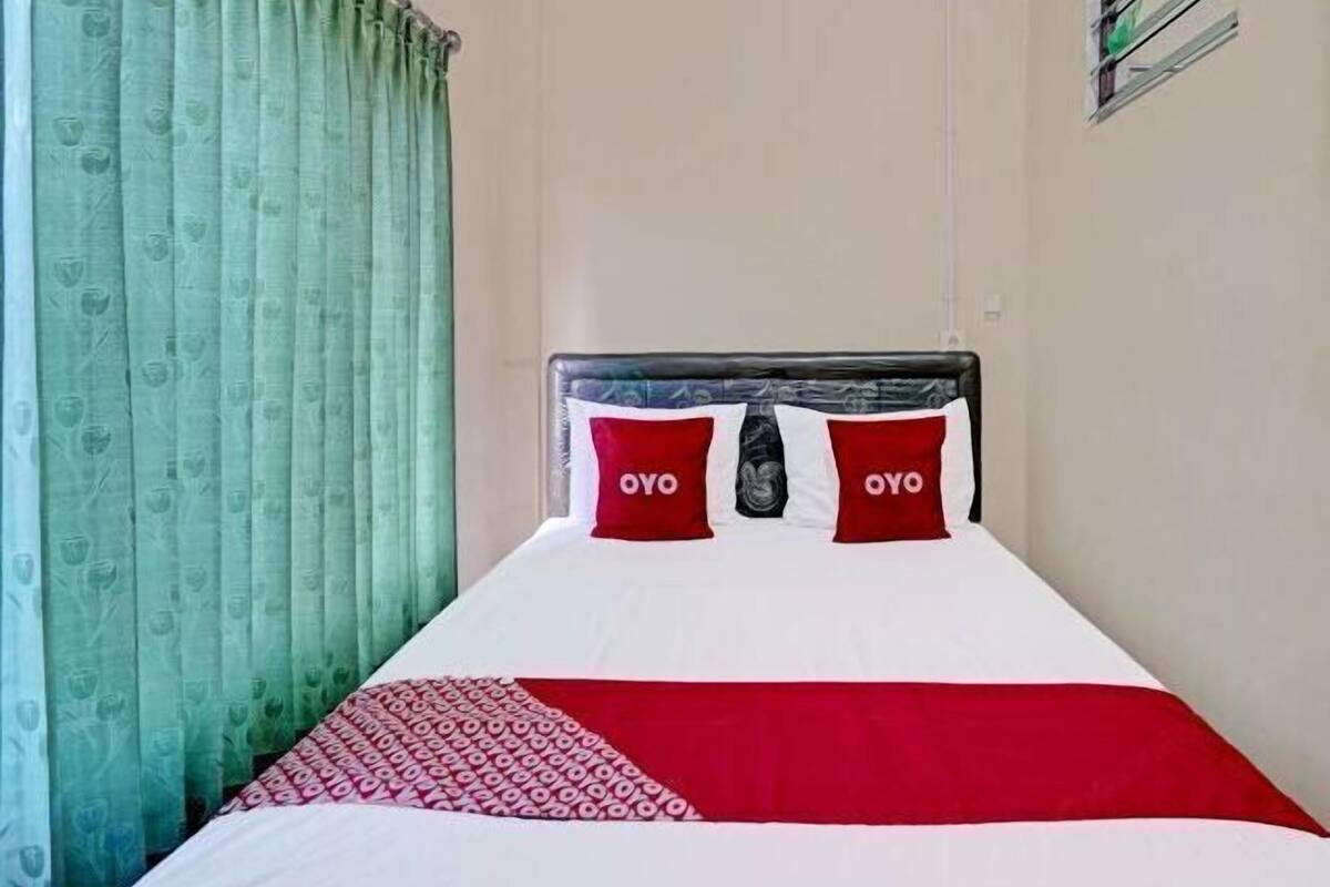 Escritorio, wifi gratis y ropa de cama