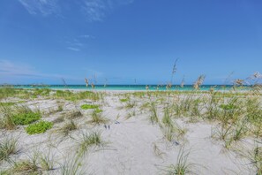 On the beach, sun loungers, fishing - The Shore Bird-Private Captiva Escape Bay to Gulf Cottage! (Captiva)