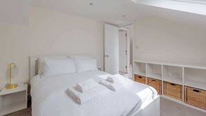 Basic House, Multiple Beds - Inviting 4BD House - Greenwich (London)