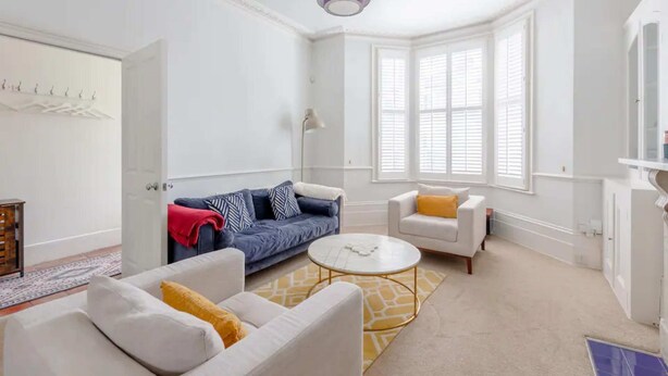 Basic House, Multiple Beds | Living area - Inviting 4BD House - Greenwich (London)