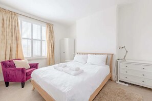 Casa básica, várias camas | 4 quartos, roupa de cama