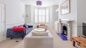 Basic House, Multiple Beds | Interior - Inviting 4BD House - Greenwich (London)