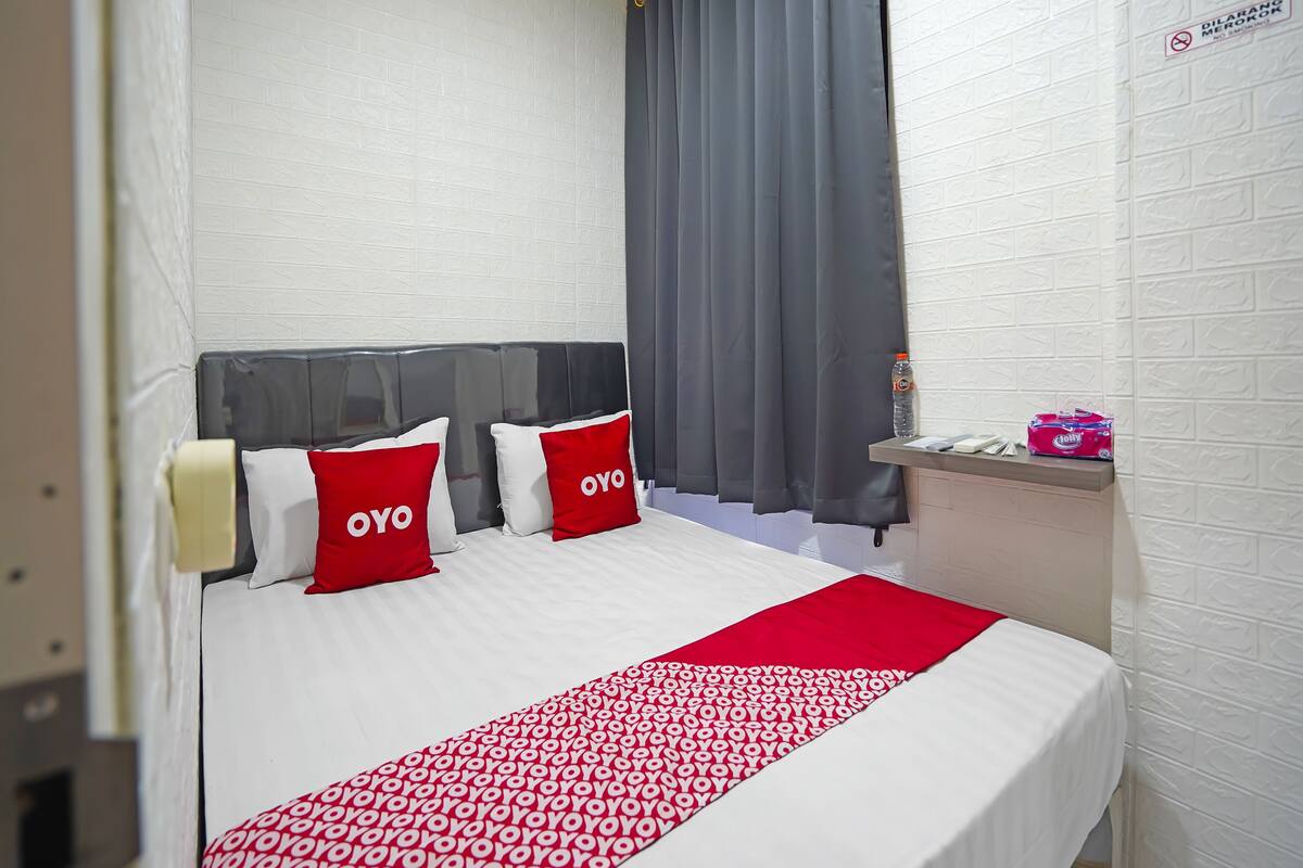 Espacio para trabajar con un portátil, wifi gratis, ropa de cama