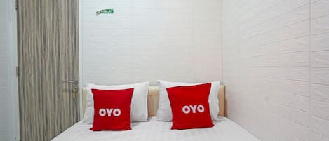 Laptop workspace, free WiFi, bed sheets