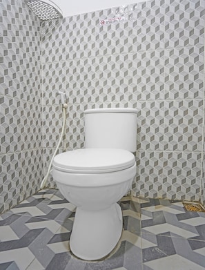Doppia Standard | Bagno | Doccia, set di cortesia gratuito, asciugamani