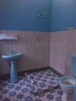 Family Single Room | Bathroom | Towels