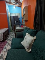 Family Single Room | Iron/ironing board