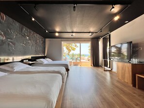 Suite, Sea View | Desk, soundproofing, bed sheets - Porto Eda Hotel (Sarandë)