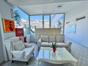 Lobby sitting area - Porto Eda Hotel (Sarandë)