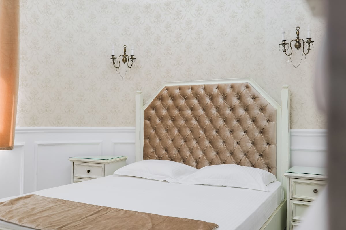 Deluxe Double Room | Desk, soundproofing, bed sheets