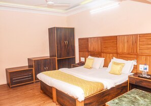 Deluxe Room | Desk, soundproofing, free WiFi - Hotel Subhash (Mumbai)