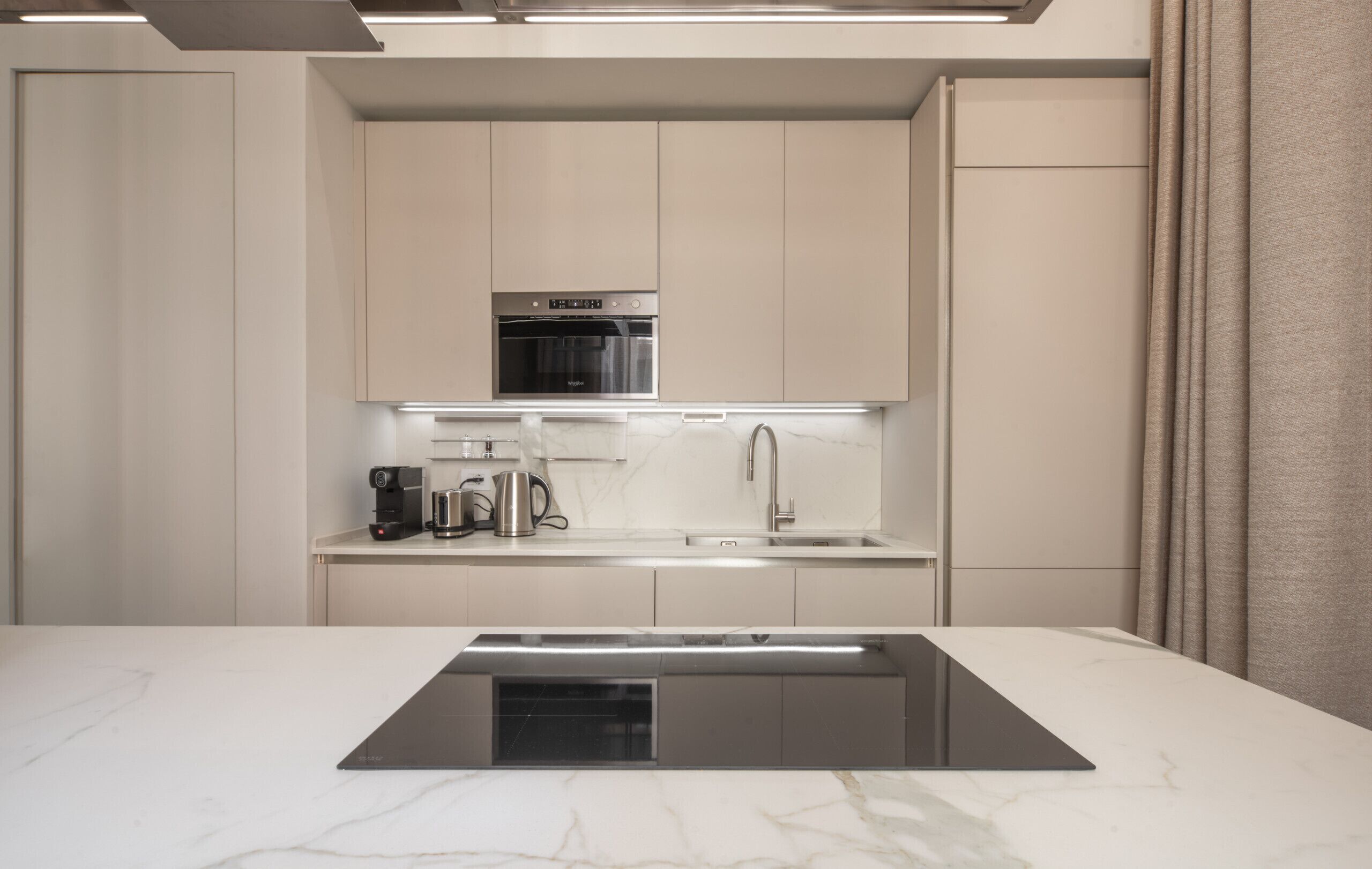 Réfrigérateur, micro-ondes, four, lave-vaisselle