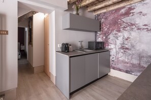 Réfrigérateur, micro-ondes, lave-vaisselle, bouilloire électrique