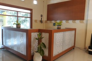 Quầy tiếp tân