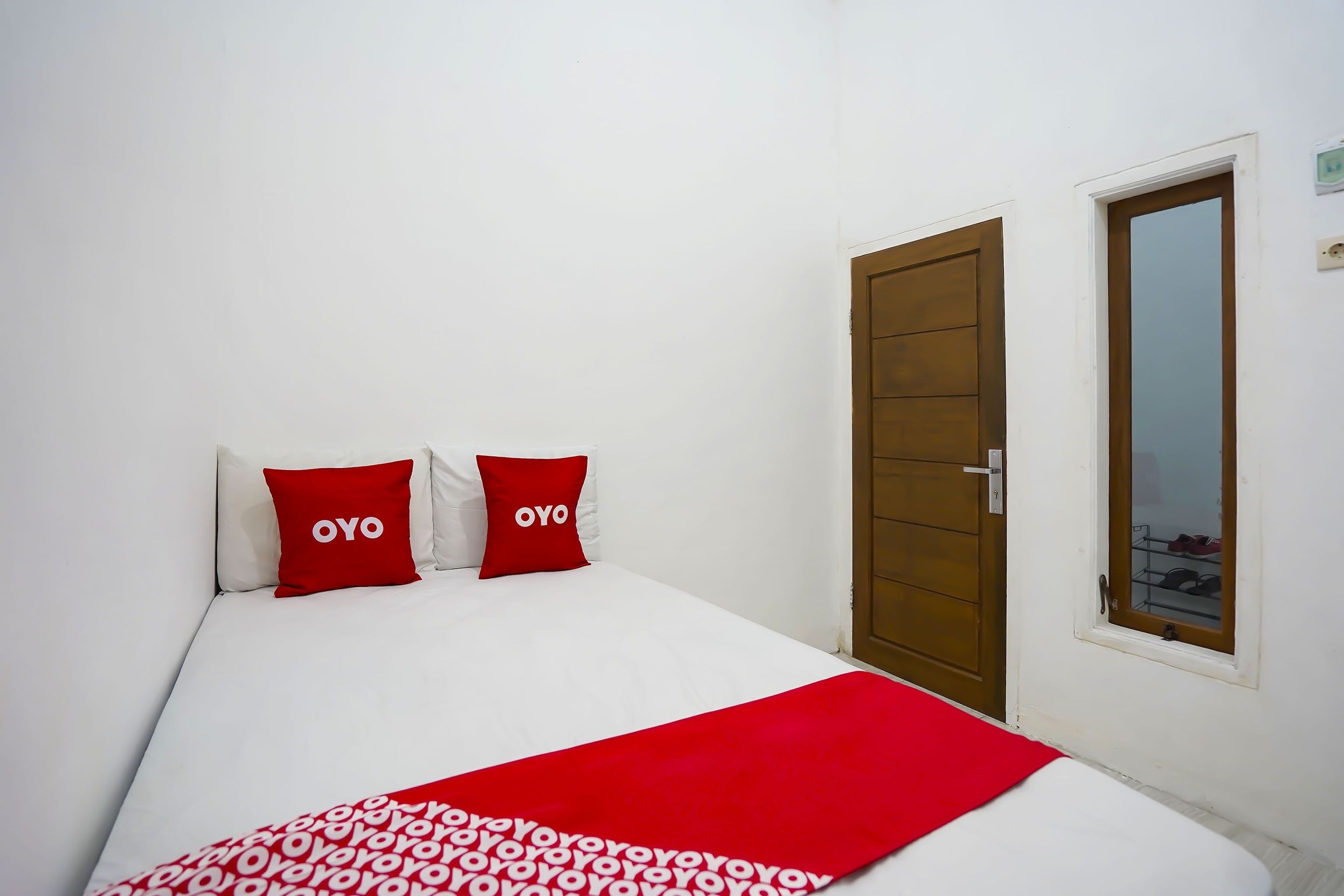 standard double room | laptop workspace, free wifi, bed sheets