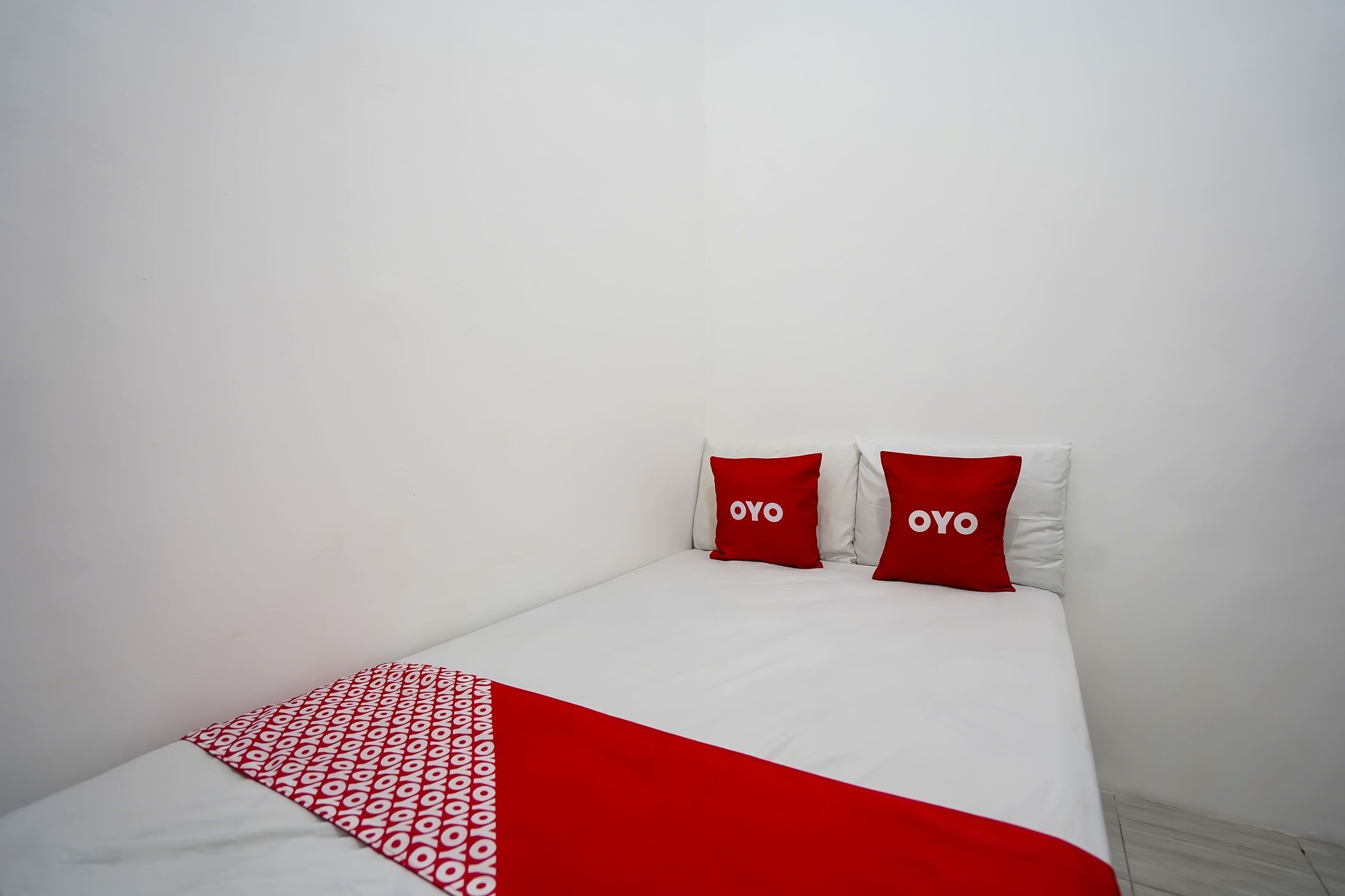 standard double room | laptop workspace, free wifi, bed sheets