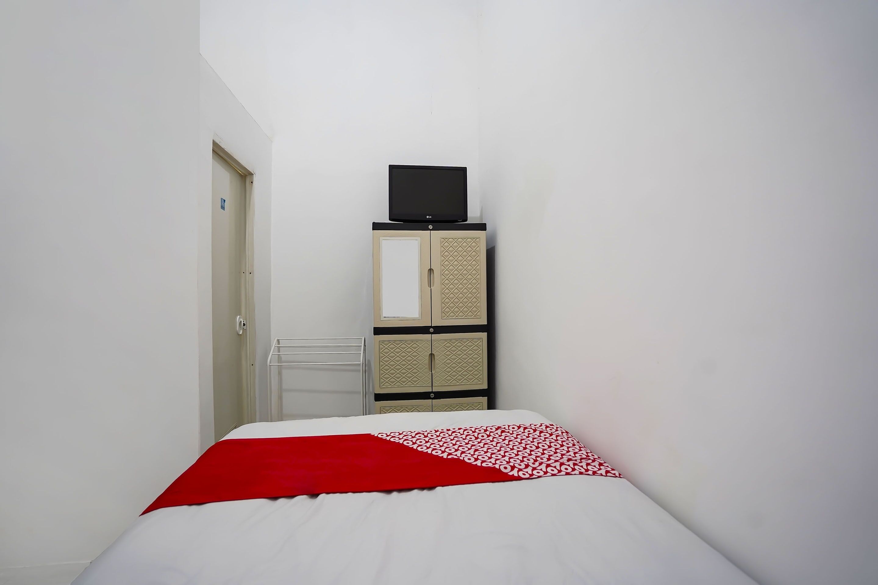 standard double room | laptop workspace, free wifi, bed sheets