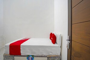 Laptop workspace, free WiFi, bed sheets