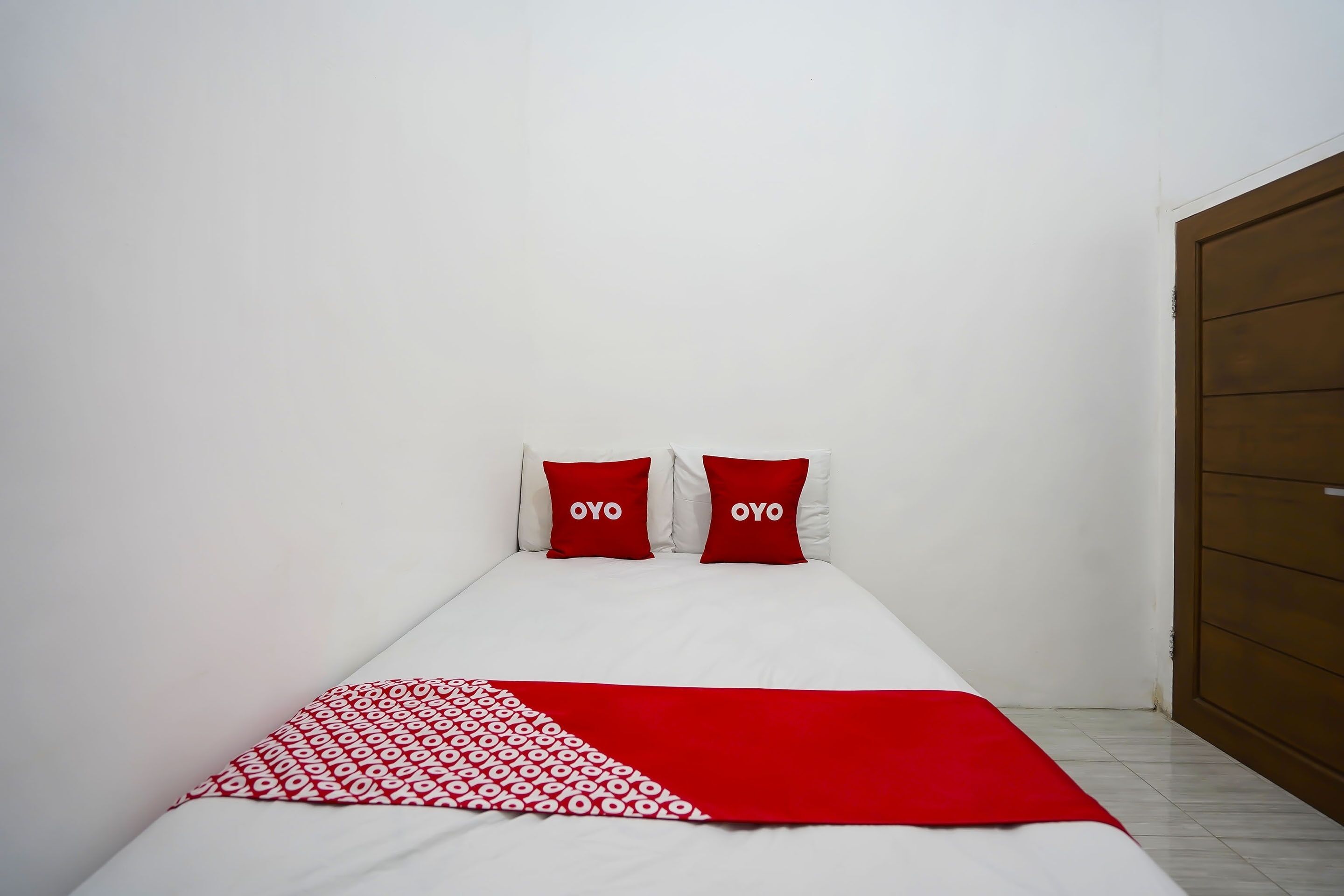 standard double room | laptop workspace, free wifi, bed sheets