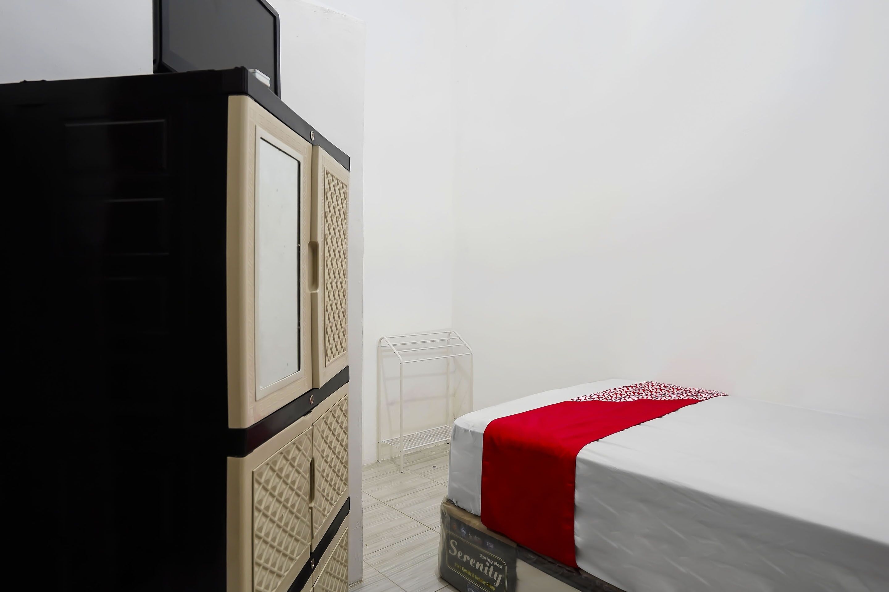 standard double room | laptop workspace, free wifi, bed sheets