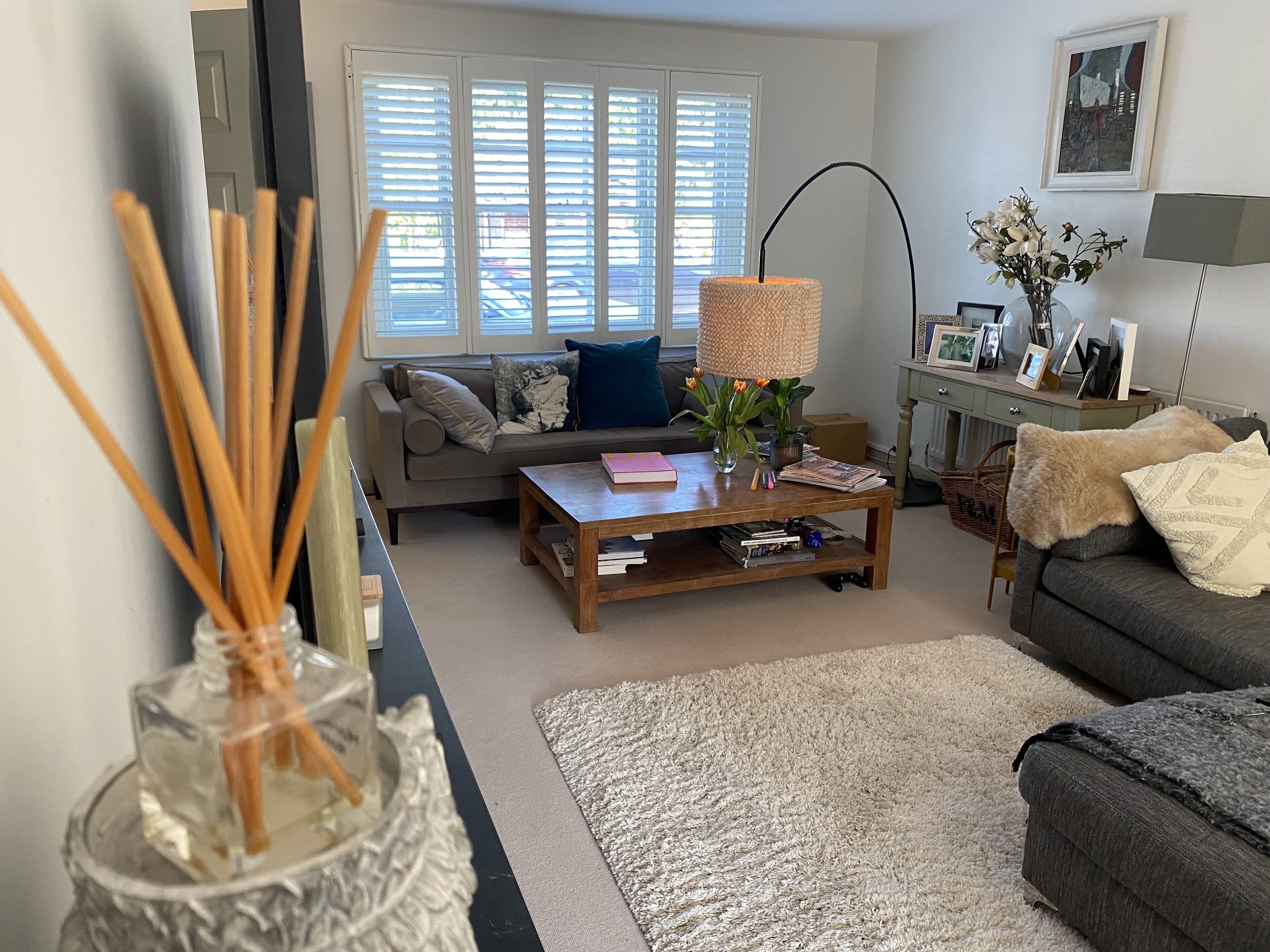 A Beautiful River Frontage Townhouse with  walled garden, hot tub and fire pit