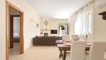 Villa | Wohnbereich | 35-Zoll-Fernseher mit Digitalempfang