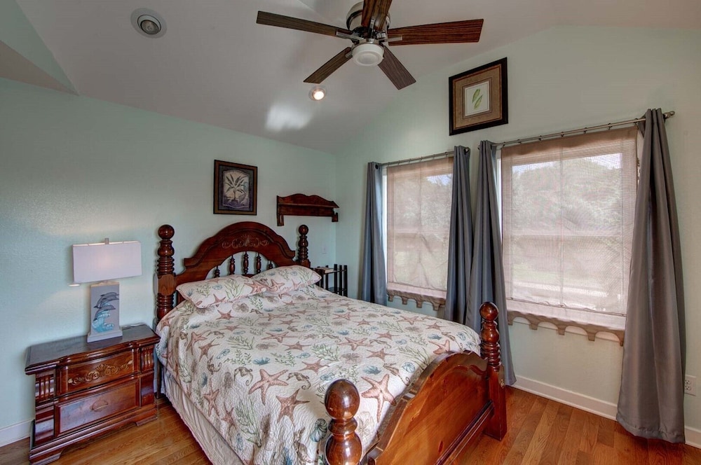 The Dolphin House Spacious Ocracoke Home in a Quiet Neighborhood