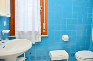 Bathroom - Holiday apartment mit Terrasse (Bibione)