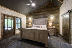 Skrivebord, strykejern/-brett, wi-fi og sengetøy