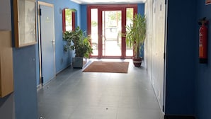 Interior entrance - dpCristal Castelao (Sarria)