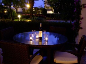 Outdoor dining - The Sanctuary (Porto de Mos)