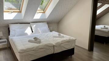 Deluxe Room | In-room safe, soundproofing, free WiFi, bed sheets