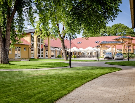 Exterior. Budapest Airport Eprespark Hotel