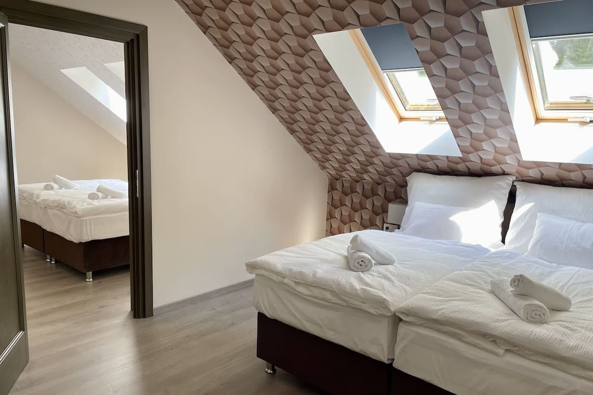 Deluxe Room | In-room safe, soundproofing, free WiFi, bed sheets