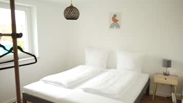 2 bedrooms, travel crib, free WiFi, bed sheets