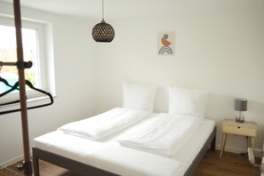 2 Schlafzimmer, Reisekinderbett, kostenloses WLAN, Bettwäsche