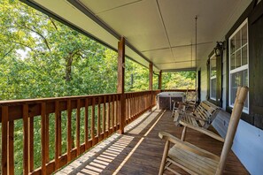 Outdoor spa tub - 4BR w/Privacy | Hot Tub + Firepit + Games | Quiet (Pigeon Forge)