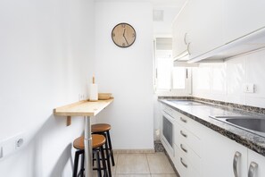 Fridge, microwave, oven, coffee/tea maker
