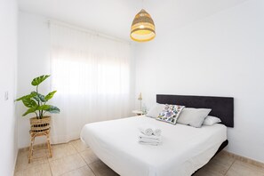 Iron/ironing board, free WiFi, bed sheets