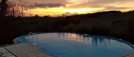 حمّام سباحة خارجي