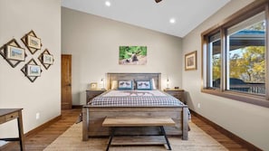 4 habitaciones, tabla de planchar con plancha y cuna de viaje 