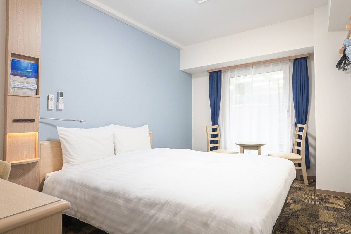 WiFi (free), bed sheets