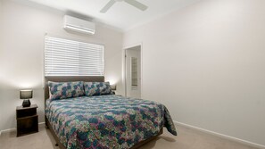 3 bedrooms, desk, iron/ironing board, free WiFi