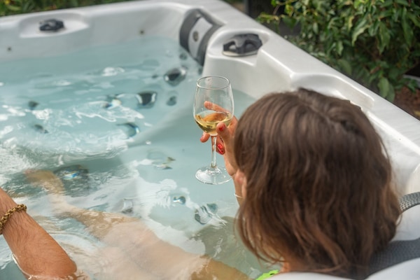 Outdoor spa tub