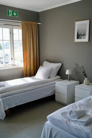 Family Quadruple Room | Iron/ironing board (on request), bed sheets - Hald Bed and Breakfast (Lindesnes)