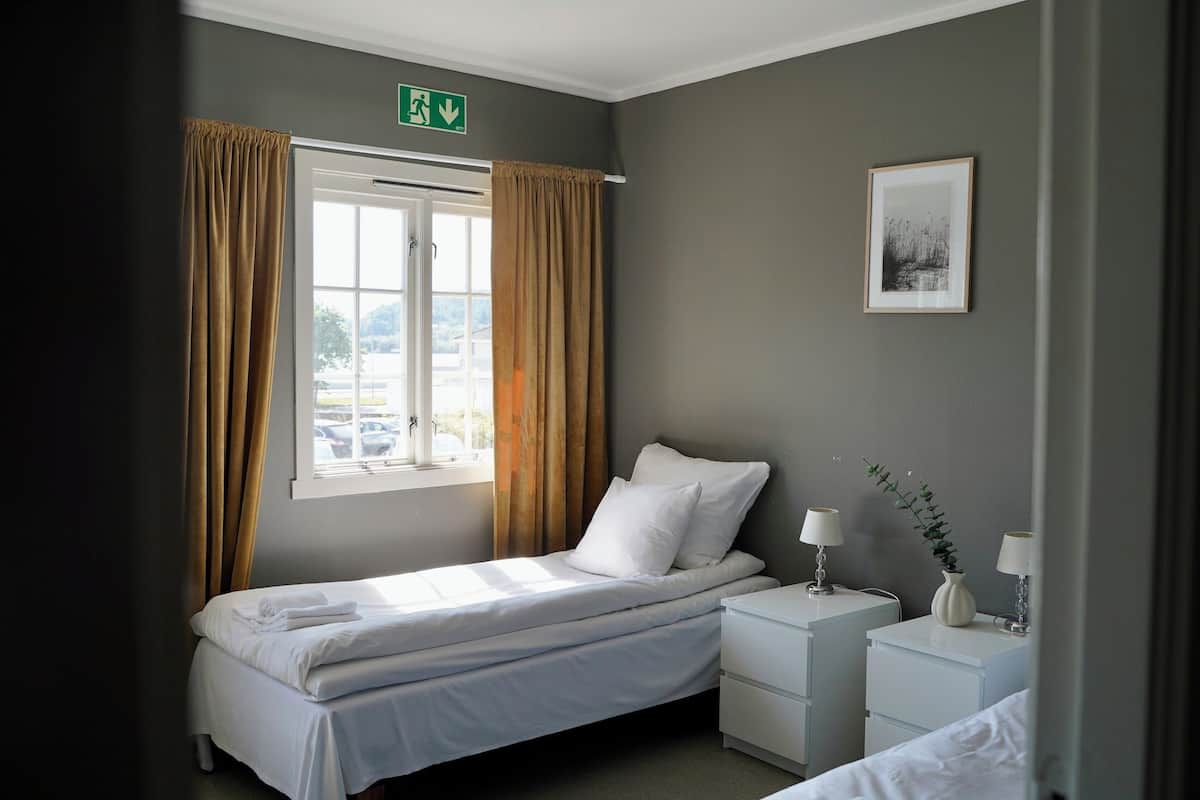 Iron/ironing board (on request), bed sheets