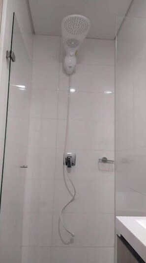 Toallas, jabón, papel de baño 