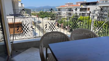 Standard Condo, 2 Bedrooms, Garden View | Terrace/patio