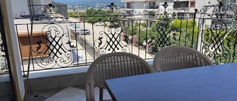 Appartamento Standard, 3 camere da letto, vista mare | Terrazza/patio